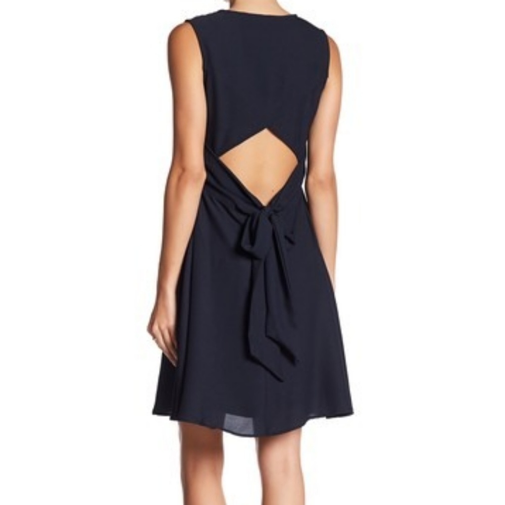 🌿 Dex Open Back Keyhole Navy Blue Dress